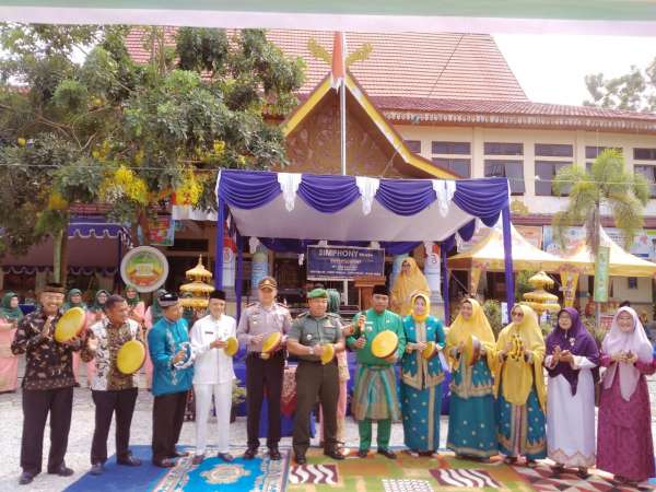 Camat Zarman Chandra Buka Lomba BKMT Tingkat Kecamatan Payung Sekaki